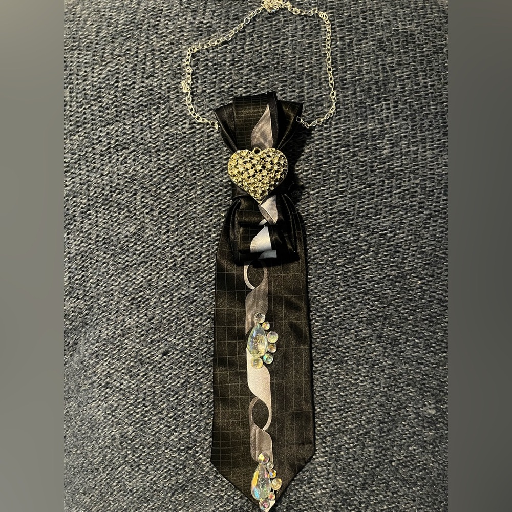 Elegant Black and Silver Heart Pendant Necklace